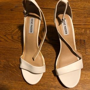 White STEVE MADDEN short heels